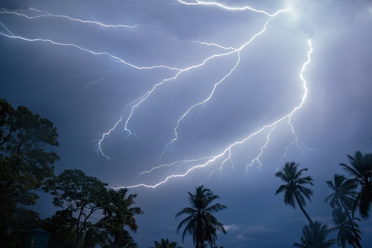 Catatumbo_Lightning_-_Rayo_del_Catatumbo_(25217861751).jpg