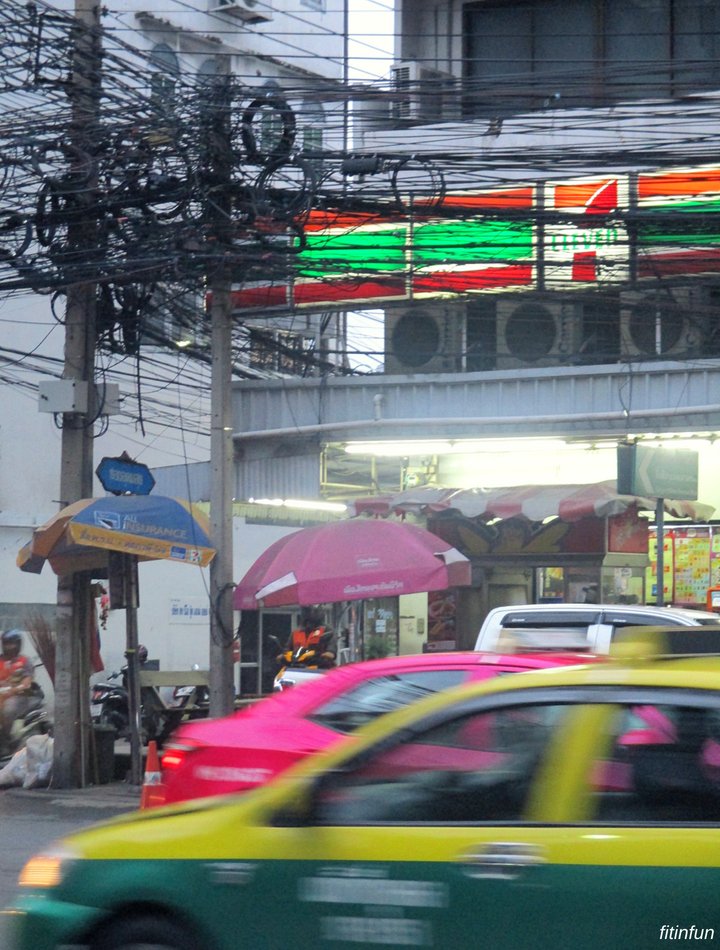 Rush Hour Bangkok 711 and wires fitinfiun.jpg