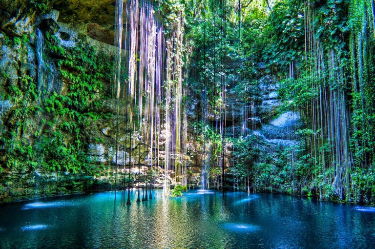Cenote-Ik-Kil-Mexico-Late-afternoon-view.jpg