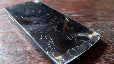 broken-phone-screen-990x557.jpg