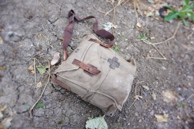 CANVAS SLING BAG.JPG