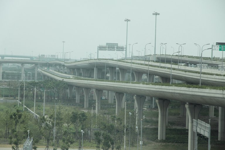 5294295324-shanghai-airport-highway (FILEminimizer).jpg