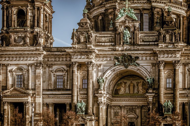 berlin-cathedral-3592874_1920.jpg