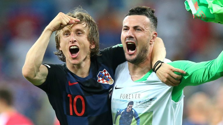 luka-modric-danijel-subasic-croatia-2018_yxdw7sr9ozvx1aq865bvvws7j.jpg