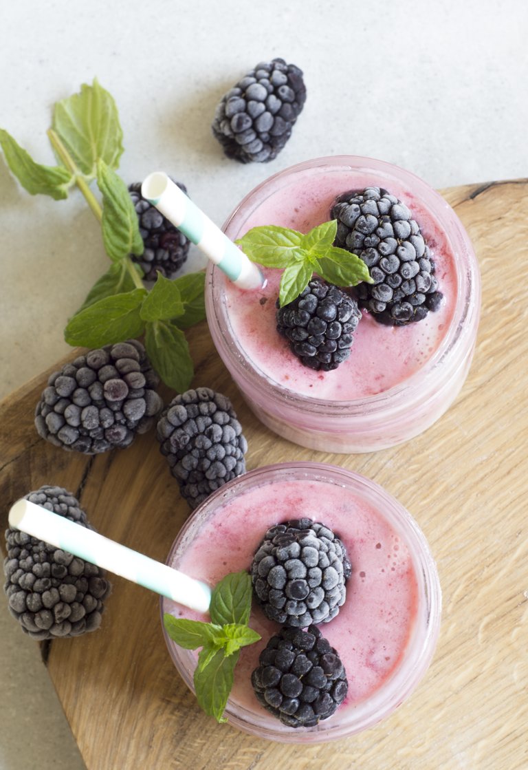 berries-blackberries-close-up-434295.jpg