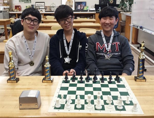 chess HS 16 WEB.jpg