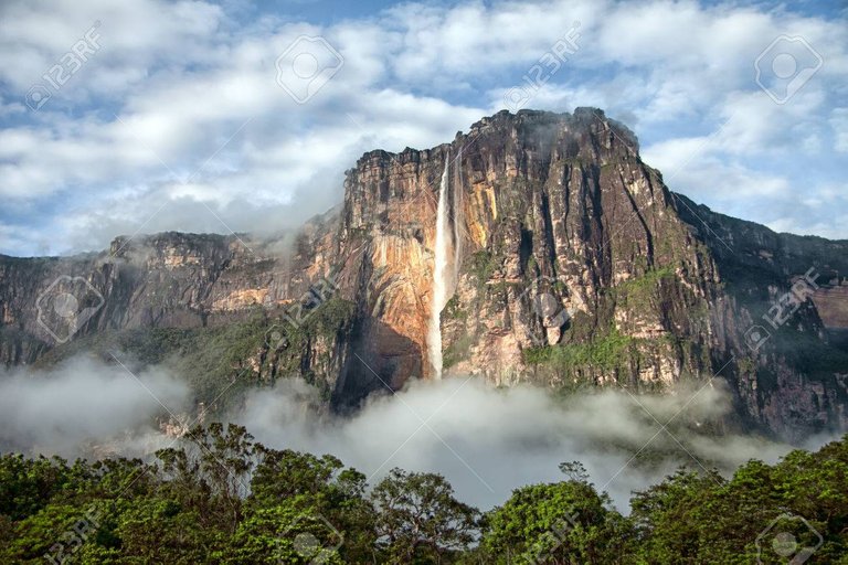 33348586-closeup-of-the-highest-waterfall-on-a-planet-salto-angel.jpg