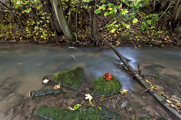 10287580544-waterfall-near-grosbartloff-eichsfeld-thuringia (FILEminimizer).jpg