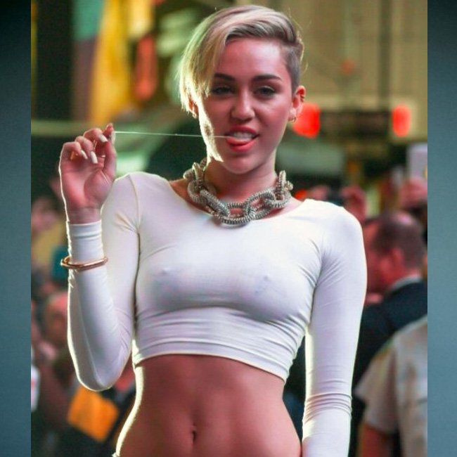 miley-cyrus-poses-for-a-seductive-picture-201705-1495887516.jpg