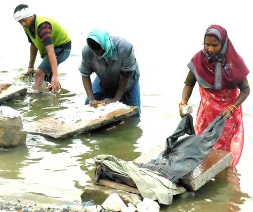 Tempat-Cuci-Baju-Terbesar-di-dunia-Dhobi-Ghat-India-1.jpg