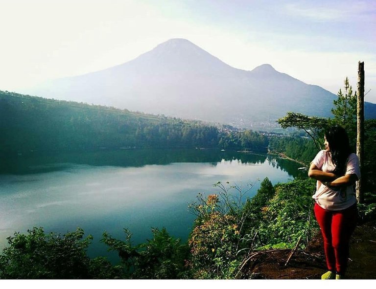 Pemandangan-Telaga-Menjer-dari-Bukit-Seroja.jpg