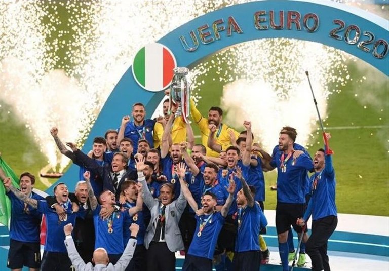 Italia_UEFA_Euro_2020_champions.jpg