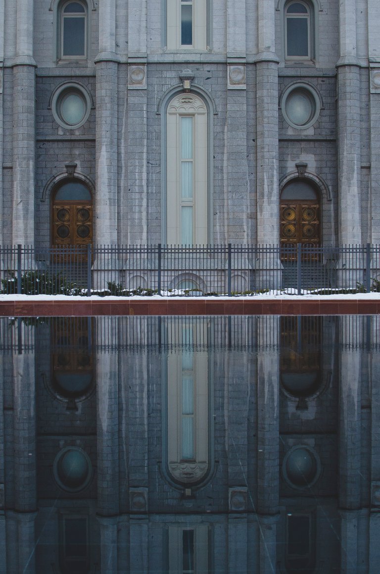 The doors in the front of the salt lake temple.JPG