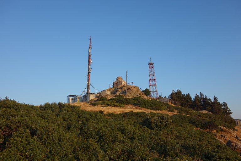 summit at 1109m.JPG