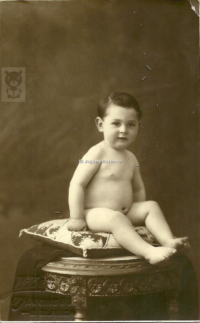 bebe-sentado-desnudo-foto-postal-de-estudio-antigua-D_NQ_NP_13669-MLA132016208_7299-F.jpg