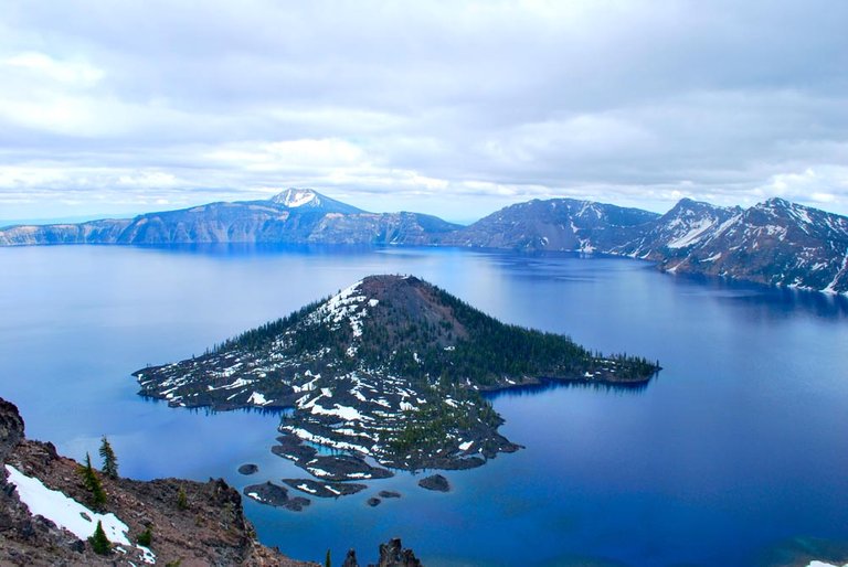 Wizard_Island,_Crater_Lake_01.jpg