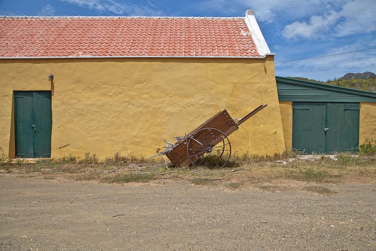 9700217622-museum-savonet-curacao-outside (FILEminimizer).jpg