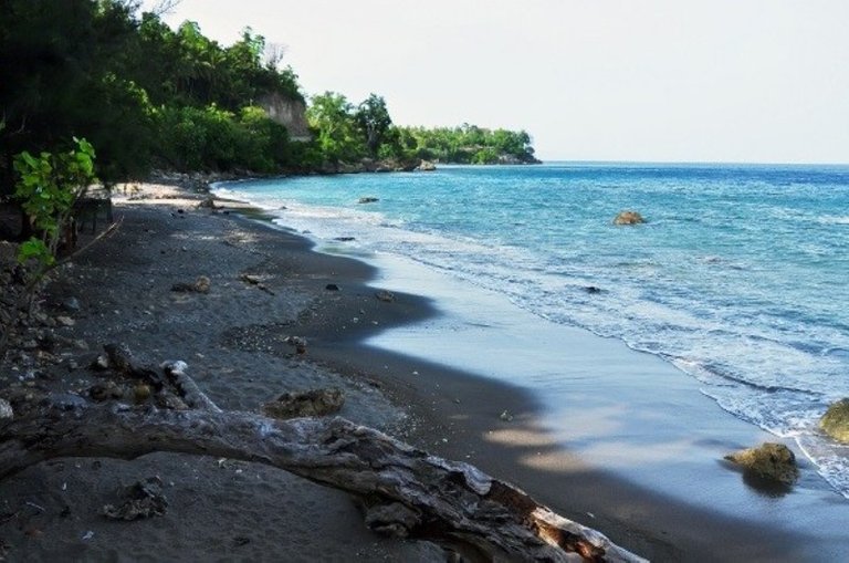 pantai-anoi-itam.jpg