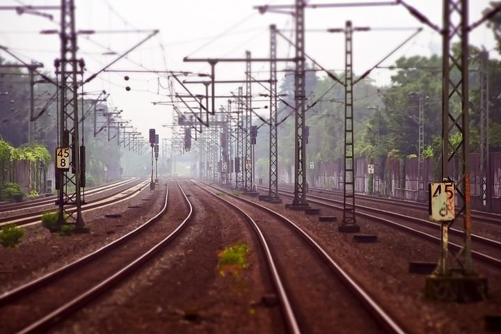 railway-tracks-3455169__480.jpg