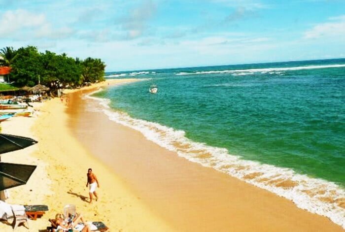 Unawatuna-Beach-in-Sri-Lanka.jpg