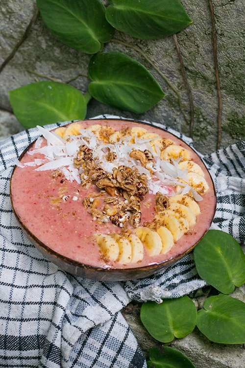 Erdbeer-Smoothie-Bowl-2-pin.jpg