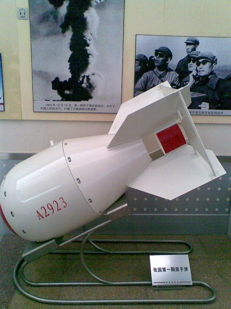 Chinese_nuclear_bomb_-_atom_missile_A2923.jpg
