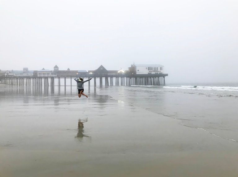 jessicaoutside.com-IMG_4165-jess-on-foggy-orchard-beach-maine-1680-95.jpg