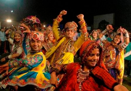 Navratri_Garba_Dance_Photos_Pics9.jpg