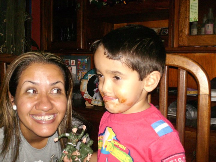 benja comiendo chocolate.jpg