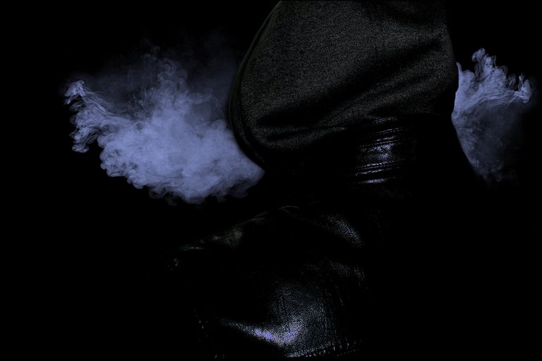 smoke-3324712_1920.jpg