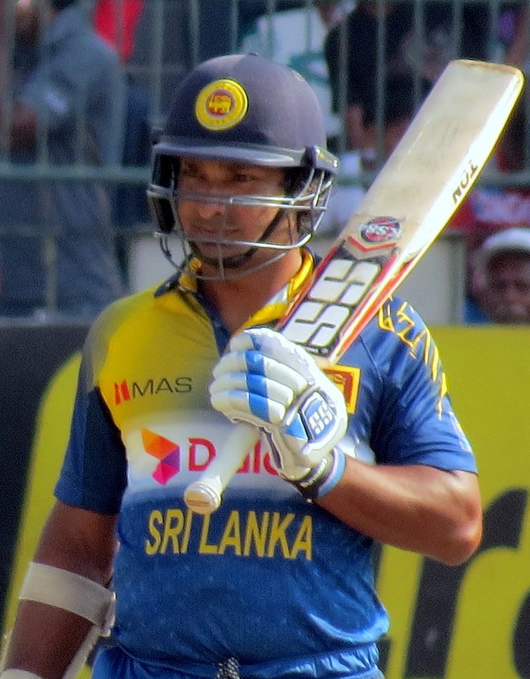 Kumar_Sangakkara_bat_in_hand.JPG