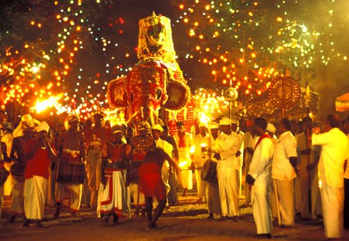 kandy-perahera-4_0.jpg