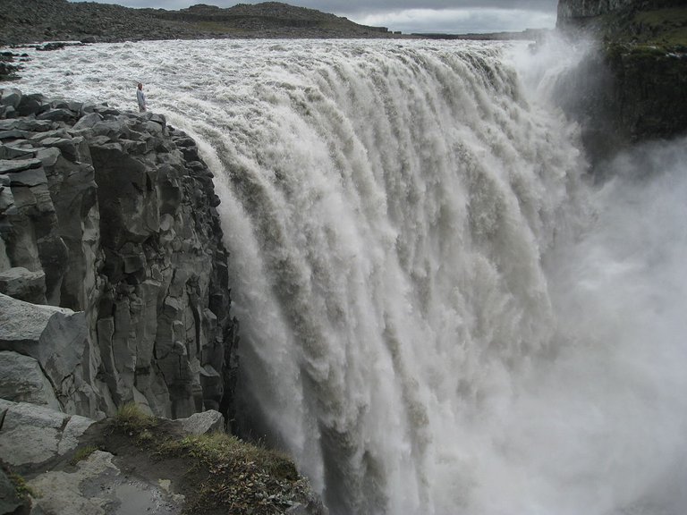 1200px-Dettifoss_TimBekaert.JPG