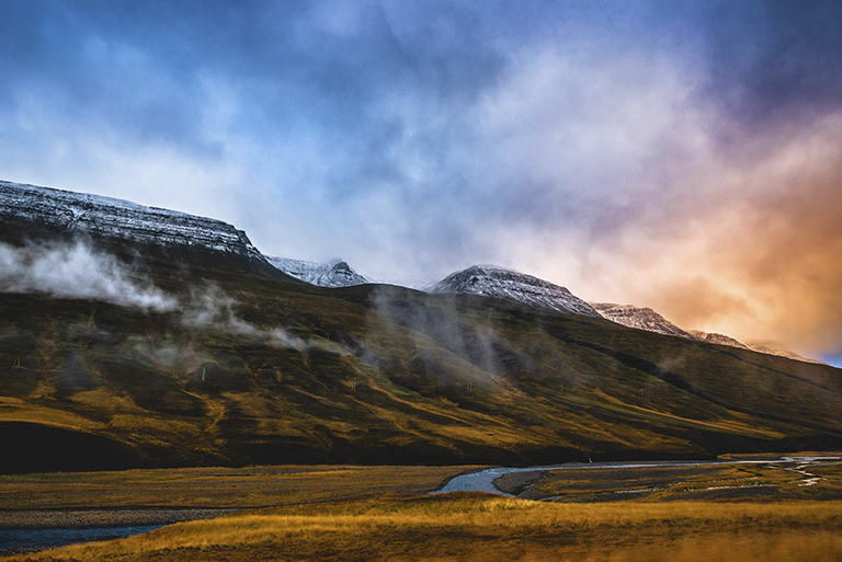 crimsonclad in Iceland: sky, mountains and sunset on the ring road