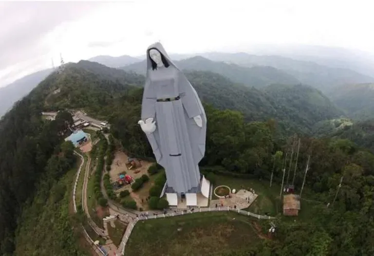 Monumento-Virgen-a-la-Paz-para-un-encuentro-de-regocijo-y-paz.webp