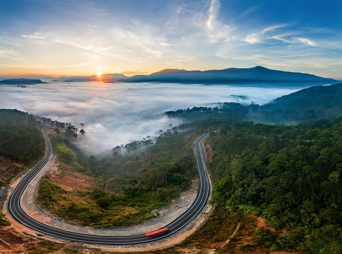 Long Lanh Pass in Lam Dong Province.jpg