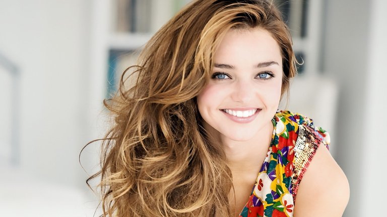 7030450-miranda-kerr-smile-girl.jpg