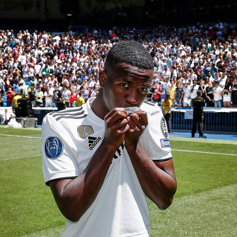 Vinicius-presentacion-real-madrid.1.jpg