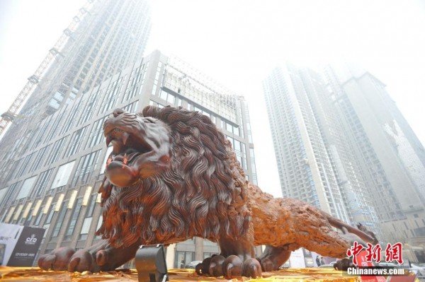 redwood-lion-sculpture-600x399.jpg