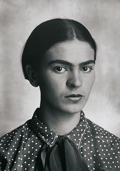 420px-Frida_Kahlo,_by_Guillermo_Kahlo_2.jpg