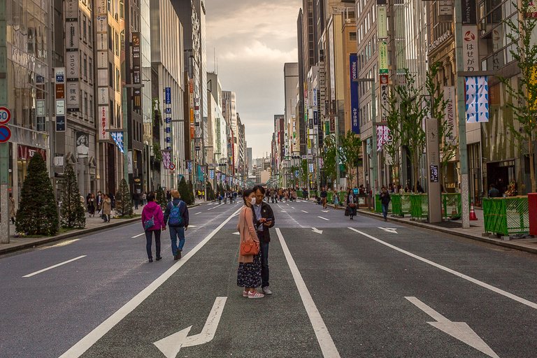 Tokyo zururan street people boa.jpg