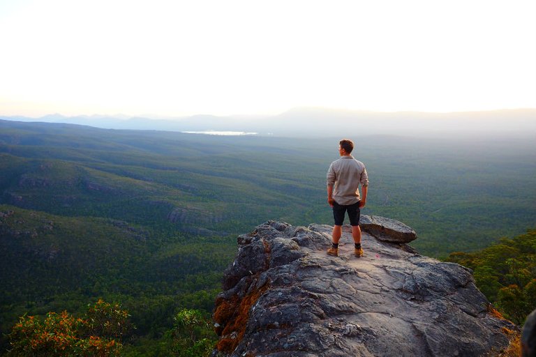 Inspiring-view-from-the-Balconies-in-the-Grampians.jpg