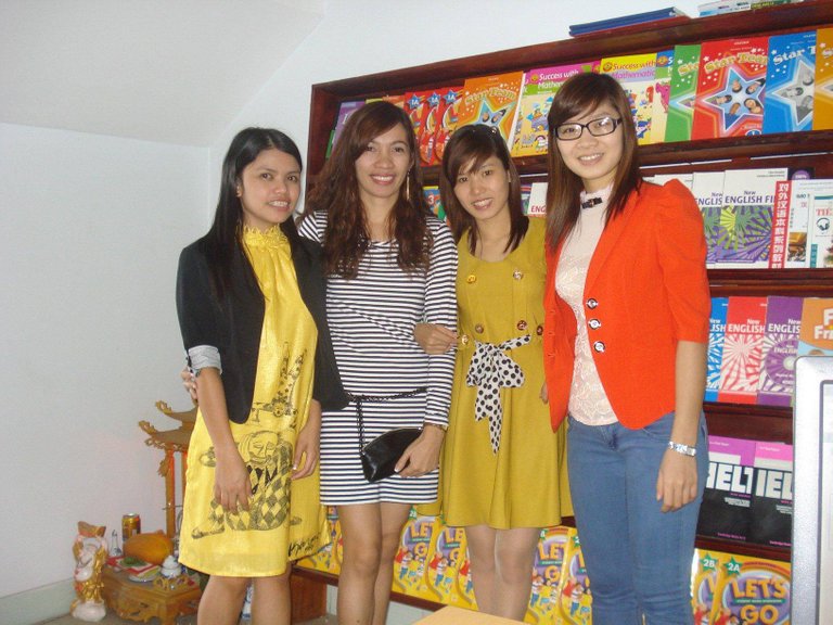 2012 Maybe - New Star Bac Ninh - Girls - Books 10478551_1464888970459522_2537282882388750682_o.jpg