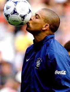 b6d0f8b95976fe05bfd2b80cdc9c412b--ronaldo-fenomeno-ronaldo-brazil.jpg