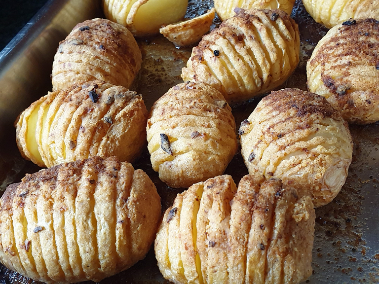 Hasselback potatoes.png