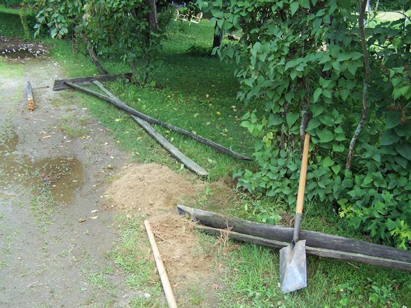 Fixing fence1 crop June 2018.jpg