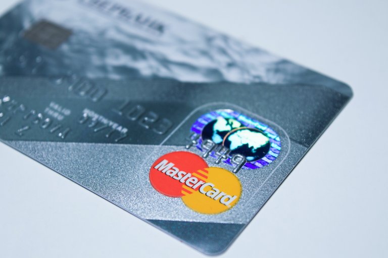 master-card-debit-card-210742.jpg