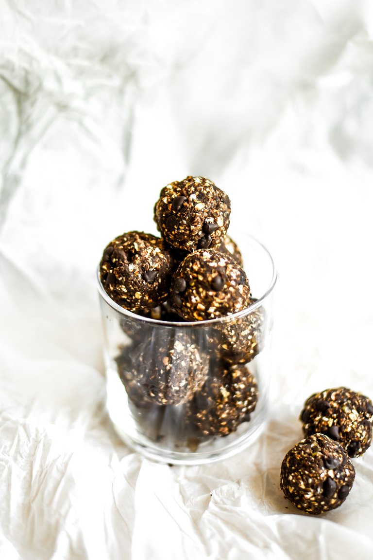 Cocoa & Maca Bliss Balls-4.jpg