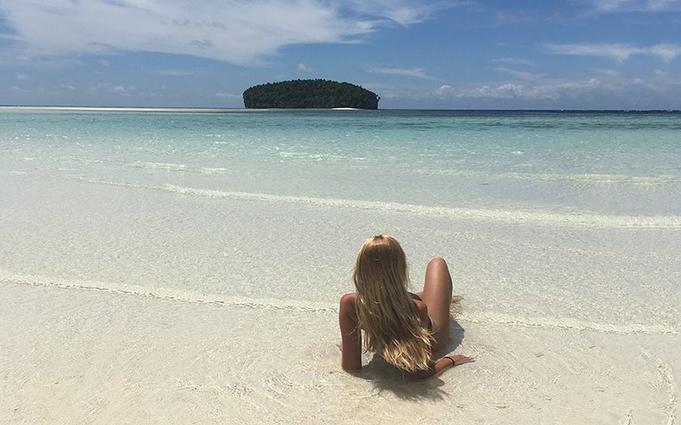 Sandbar-Raja-Ampat-view.jpg