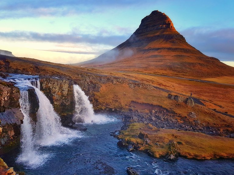 kirkjufell-2148191_1280.jpg